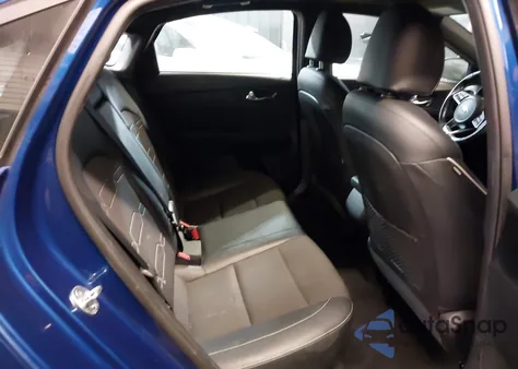 2021 Kia Forte Gt-Line z USA, uszkodzony, nr VIN 3KPF34AD4ME276155